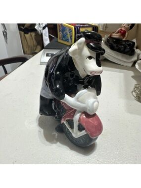 Vintage packaging features the Clay Art Motor Cow salt and pepper shaker